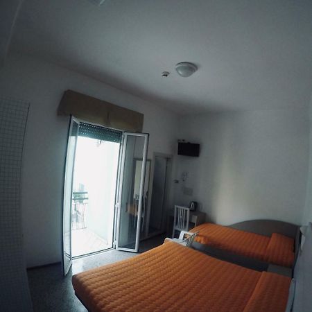 Alevon Hotel Rimini Exterior photo