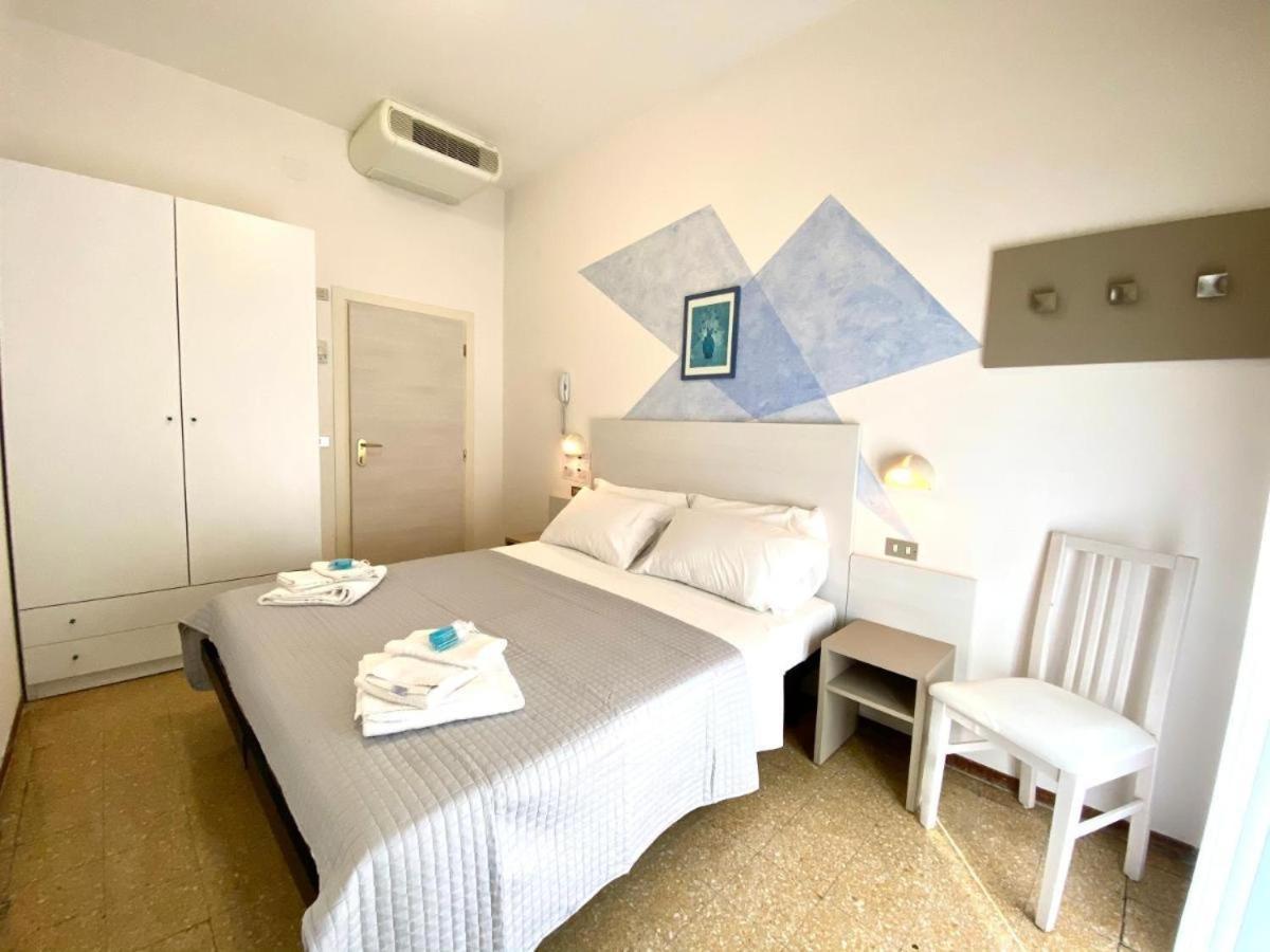 Alevon Hotel Rimini Exterior photo