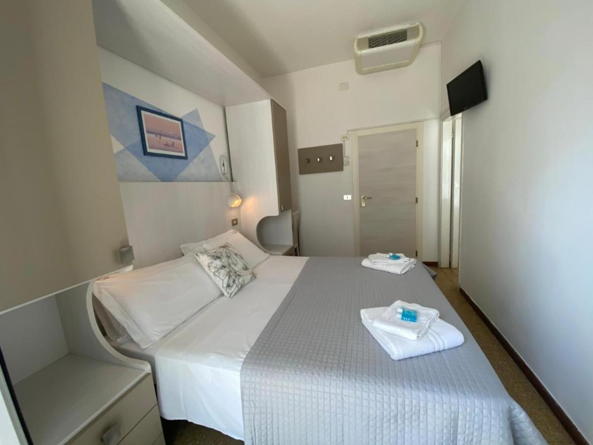 Alevon Hotel Rimini Exterior photo