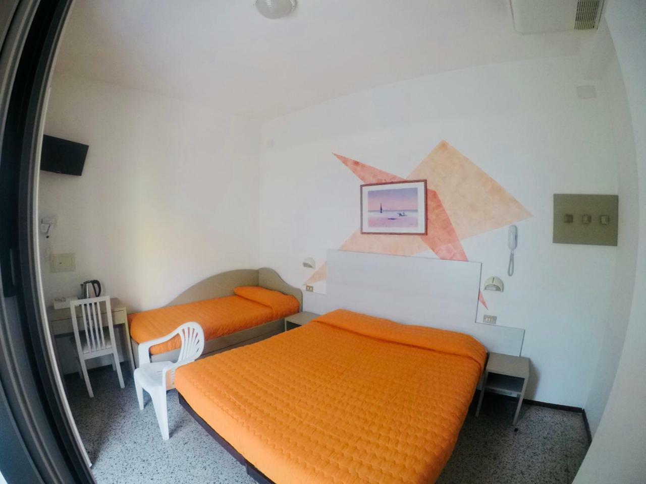 Alevon Hotel Rimini Exterior photo