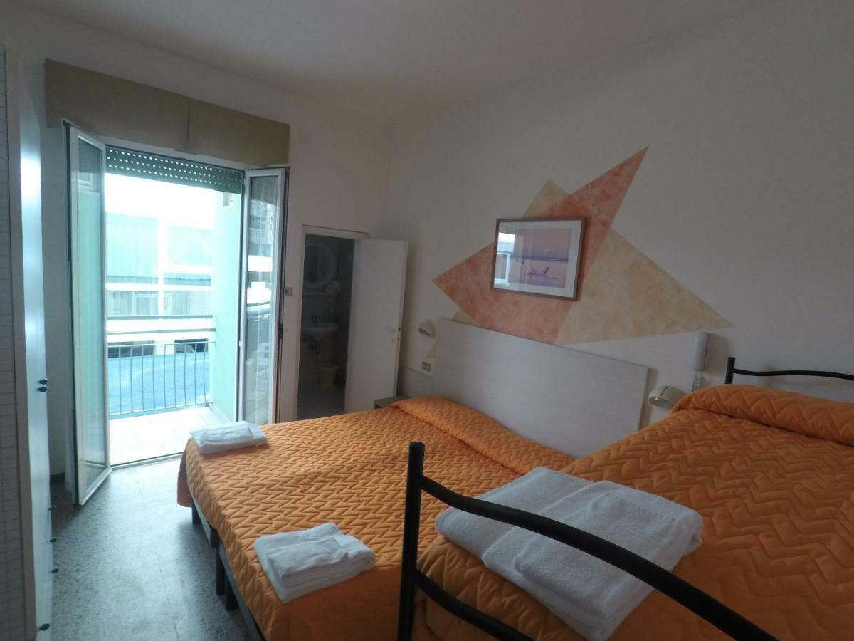 Alevon Hotel Rimini Exterior photo