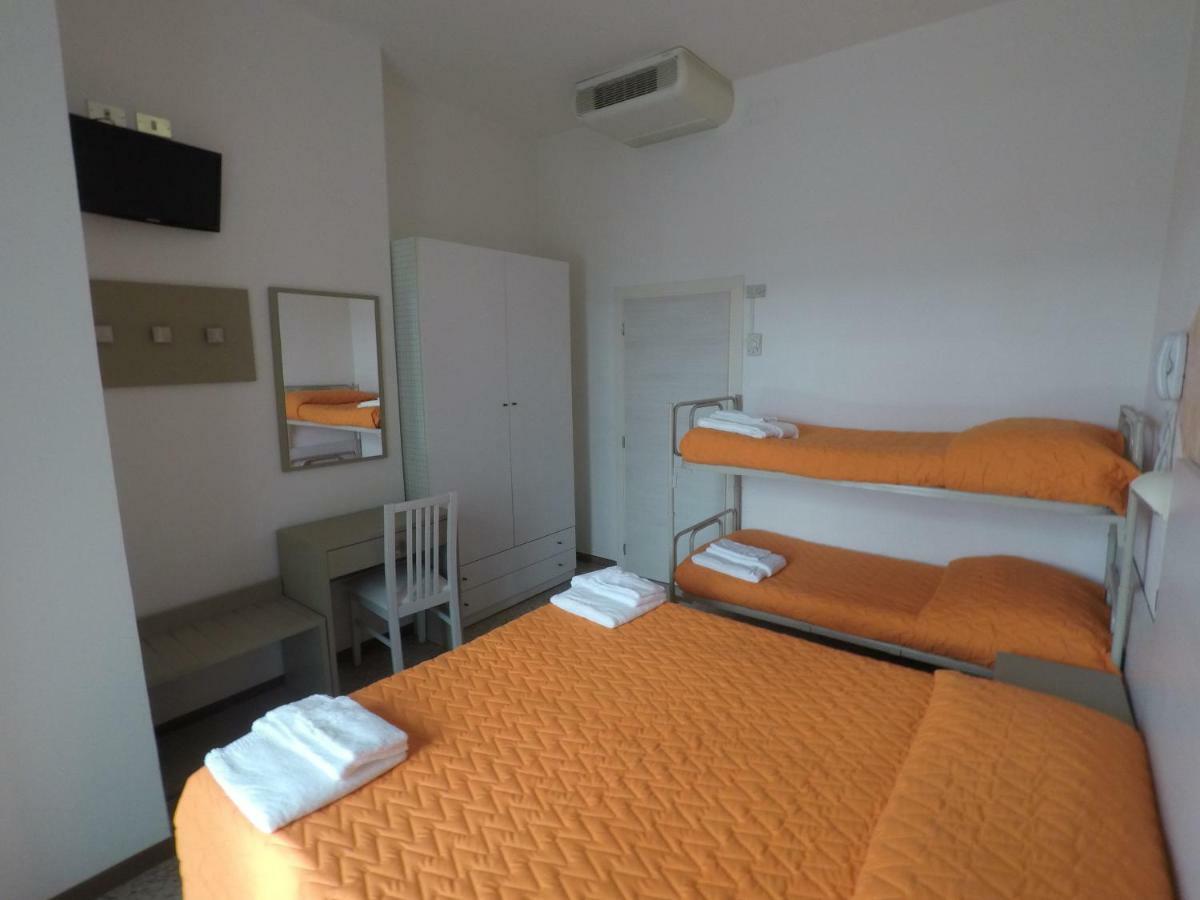 Alevon Hotel Rimini Exterior photo