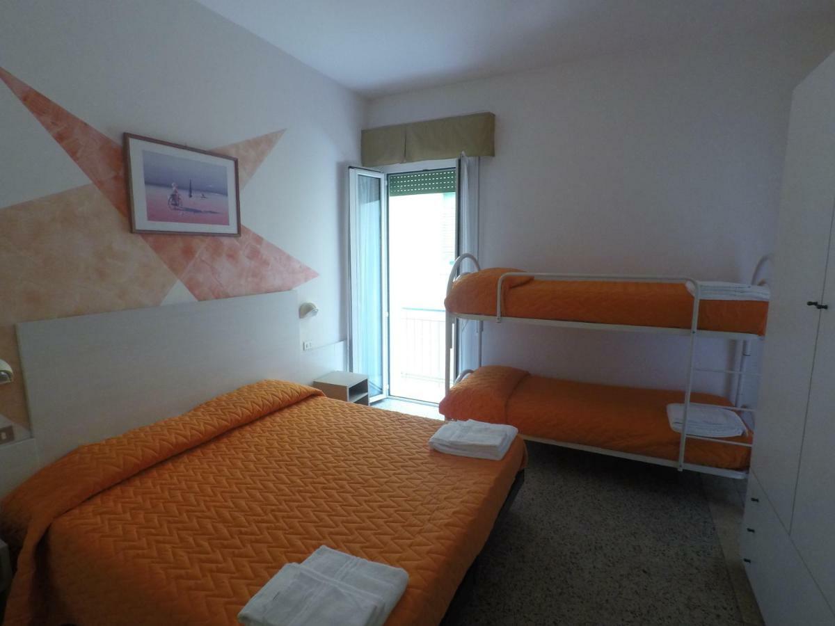 Alevon Hotel Rimini Exterior photo